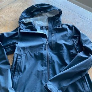 Acadia Womens Mountain Hardware rain jacket